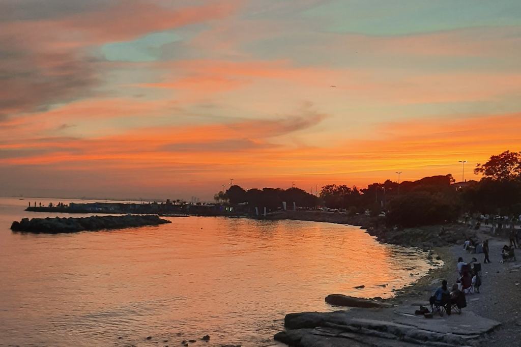 People enjoying along the shoreline in Türkiye