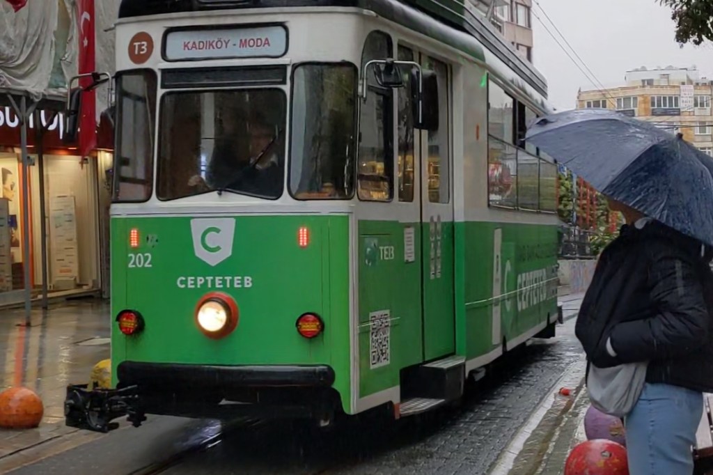 Alt text: A nostalgic red tram on Istiklal Street in Istanbul, a popular symbol of the city’s charm and history.